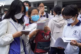 Vì sao cuộc đua vào lớp 10 vẫn căng thẳng hơn cả thi đại học?
