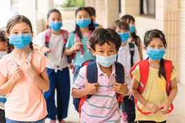 Bảo vệ trẻ em trước nguy cơ dịch bệnh trong năm học mới