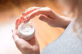 Thu hồi Kem dưỡng trắng da chống nắng – giữ ẩm white sắc hồng
