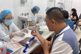 Vì sao giá khám, chữa bệnh tăng tại loạt bệnh viện tuyến cuối?