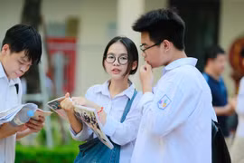 Học sinh Hà Nội bắt đầu đăng ký thi vào lớp 10 THPT