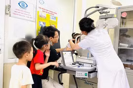Bác sĩ cảnh báo, đừng để cận thị của trẻ vượt quá kiểm soát