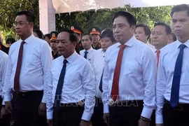 Trưởng Ban Tuyên giáo Trung ương dâng hương tại Nhà lưu niệm Huỳnh Thúc Kháng