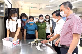 Bộ Y tế siết chặt kiểm soát thực phẩm giả và quảng cáo thực phẩm