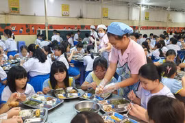 Siết an toàn, minh bạch bữa ăn bán trú