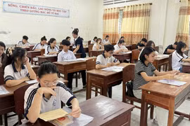 Một thí sinh tại Cà Mau thừa nhận dùng điện thoại trong phòng thi