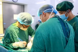 Cấp cứu thành công bệnh nhân vỡ u cơ mỡ mạch thận rất nguy kịch