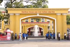 Trường THPT Cẩm Phả - nơi xảy ra vụ việc.