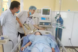 Người phụ nữ 20 tuổi hôn mê, sùi bọt mép khi vừa đến cổng viện