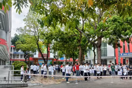 Kỳ thi vào lớp 10 tại Hà Nội: Hồi hộp, căng thẳng và hy vọng