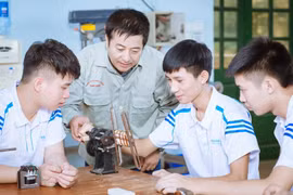 Đề xuất chương trình bồi dưỡng giáo viên tích hợp công nghệ mới