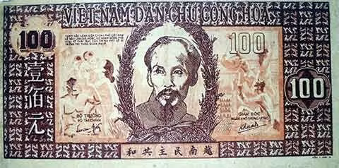 Tiền loại 100 đồng, Bộ Tài chính và ngân khố Trung ương phát hành sau Cách mạng tháng Tám năm 1945. (Ảnh HV BTLSQG)