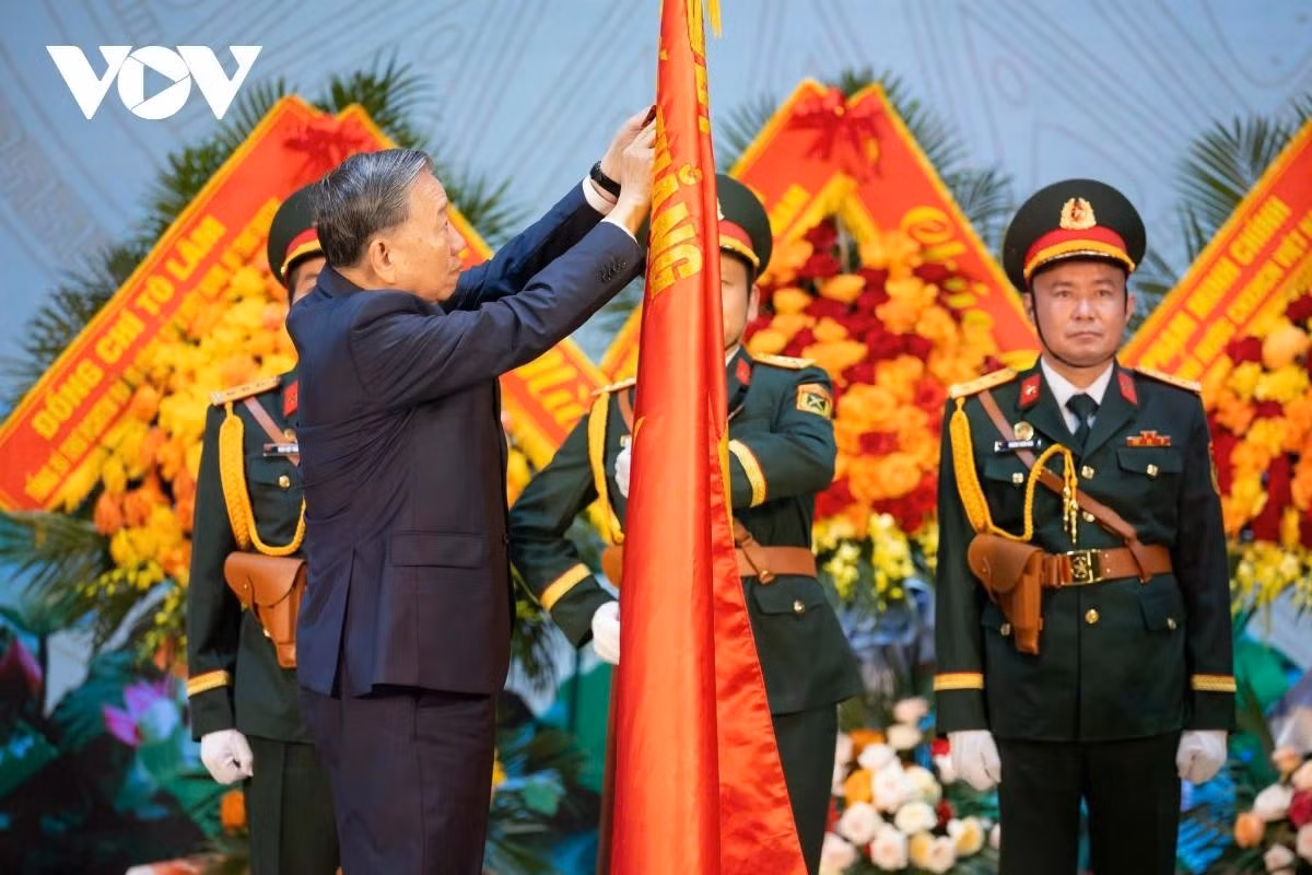 Tổng Bí thư Tô Lâm trao tặng Huân chương Hồ Chí Minh cho Binh chủng Công binh