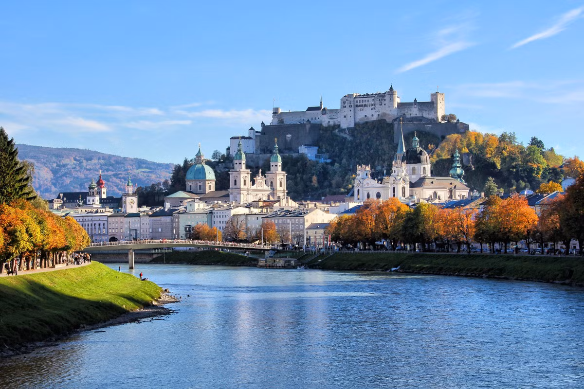  Di sản thế giới được UNESCO công nhận. Trung tâm lịch sử của Salzburg được UNESCO công nhận là Di sản Thế giới nhờ giá trị kiến trúc Baroque và lịch sử lâu đời từ thời Trung Cổ. Ảnh: Pinterest.