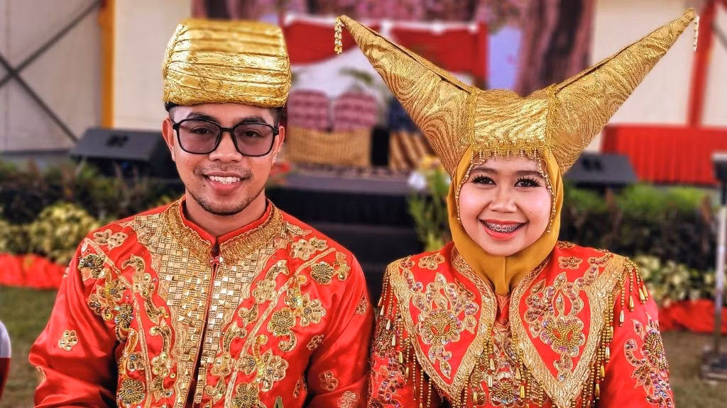  Hôn nhân theo chế độ “ở rể”. Sau kết hôn, người chồng thường về sống trong gia đình vợ, trong khi vẫn giữ trách nhiệm với dòng họ mẹ ruột của mình. Ảnh: epicadventuress.com.