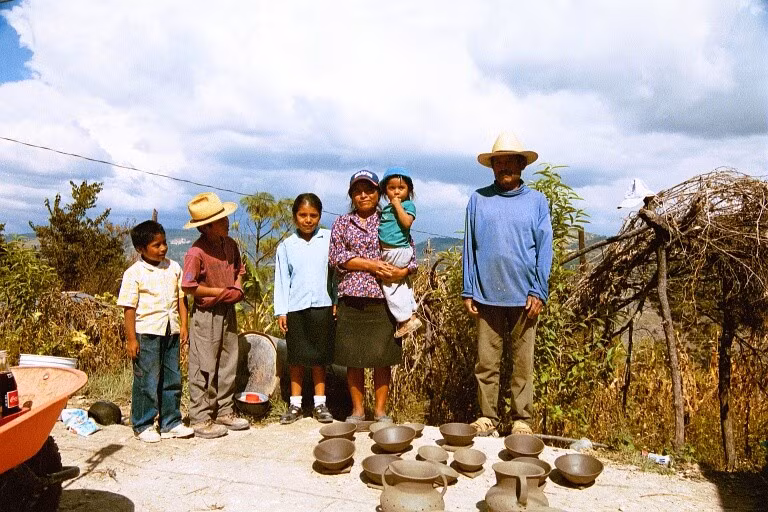  Gắn bó sâu sắc với nông nghiệp vùng núi. Người Mixtec phát triển các kỹ thuật canh tác trên sườn đồi như ruộng bậc thang, trồng ngô, đậu và bí, thích nghi hiệu quả với môi trường khắc nghiệt. Ảnh: mixtec.sdsu.edu.
