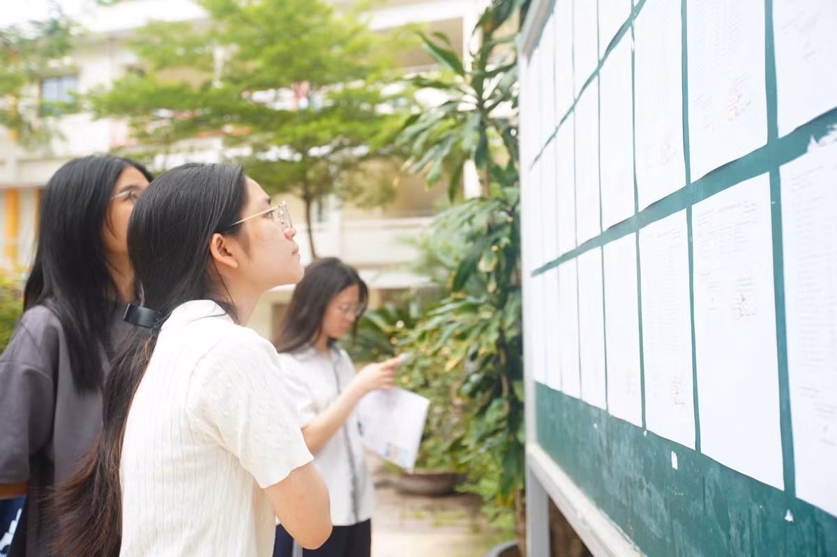 Học sinh thi tuyển sinh lớp 10 tại Hà Nội. Ảnh: DUY PHẠM