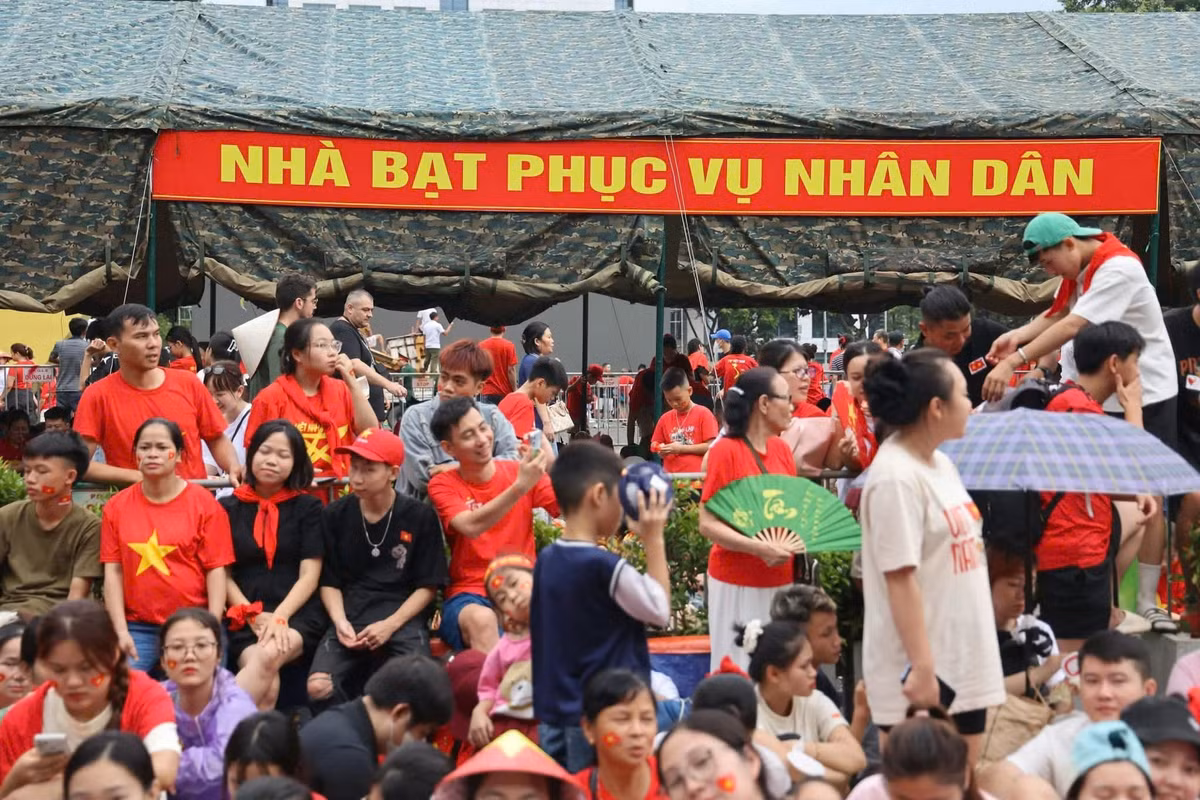 Theo kế hoạch, Bộ tư lệnh Thủ đô Hà Nội lắp đặt 10 nhà bạt (9 nhà bạt rộng 96m2 và 1 nhà bạt rộng 60m2) tại các vị trí: Vườn hoa Tây Sơn (đường Tràng Thi giao phố Nhà Chung) thuộc phường Hoàn Kiếm...