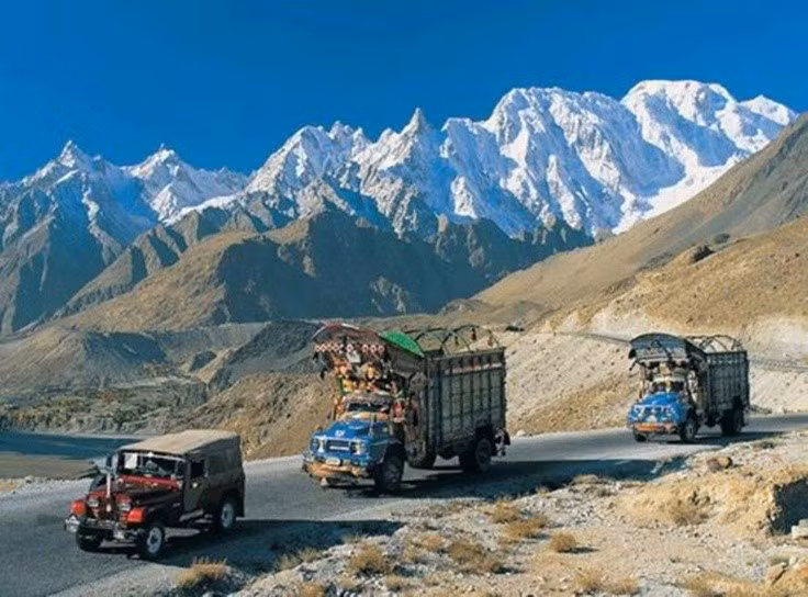  3. Sở hữu mật độ đỉnh cao trên 7.000 mét nhiều nhất thế giới. Karakoram có hơn 60 đỉnh núi vượt mốc 7.000 mét, tạo nên một bức tường đá và băng ấn tượng trải dài hàng trăm kilômét. Ảnh: Pinterest.