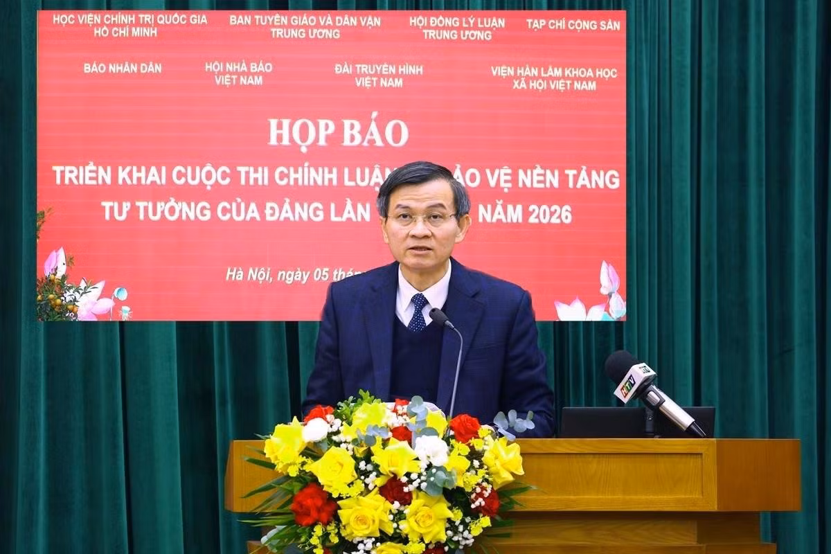 PGS. TS Đoàn Minh Huấn, Ủy viên Bộ Chính trị, Giám đốc Học viện Chính trị quốc gia Hồ Chí Minh, Phó Trưởng Ban Chỉ đạo 35 Trung ương, Trưởng Ban Chỉ đạo cuộc thi