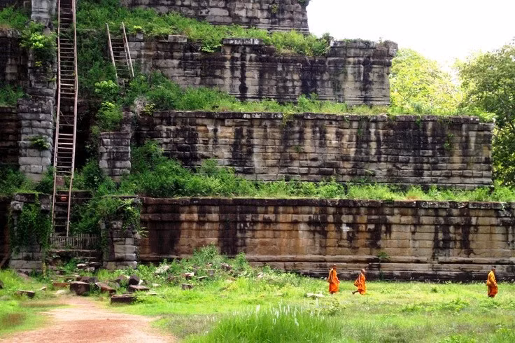  Vẫn còn nhiều bí ẩn khảo cổ. Cho đến nay, kim tự tháp Prasat Thom cùng nhiều cấu trúc và tượng đá tại Koh Ker vẫn chưa được nghiên cứu đầy đủ. Ảnh: Pinterest.