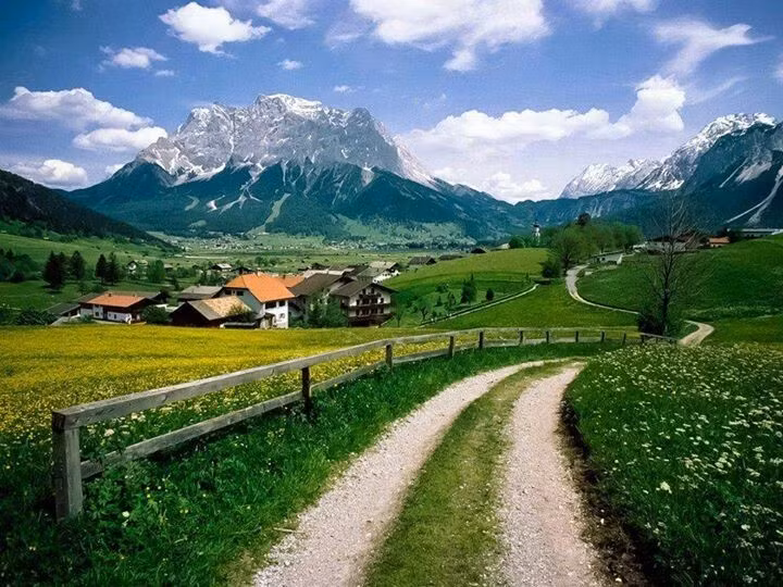  3. Có nguồn gốc từ va chạm giữa mảng lục địa Phi và Âu-Á. Alps được hình thành cách đây khoảng 30–40 triệu năm do sự đẩy lùi và nâng lên của lớp vỏ Trái Đất, tạo nên địa hình gồ ghề ngày nay. Ảnh: Pinterest.