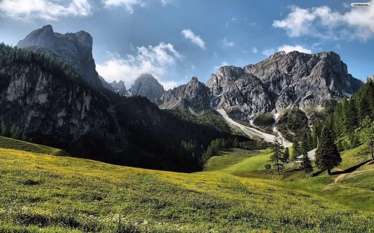  6. Có nhiều công viên quốc gia nổi tiếng. Các công viên như Yellowstone, Glacier và Rocky Mountain đều nằm trong khu vực dãy Rockies, thu hút hàng triệu du khách mỗi năm. Ảnh: Pinterest.