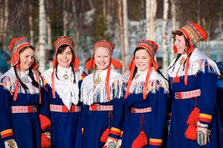  Có nhiều ngôn ngữ Sámi khác nhau. Ngôn ngữ Sámi thuộc hệ Ural, gồm nhiều nhánh, trong đó một số đang bị đe dọa mai một. Ảnh: Pinterest.