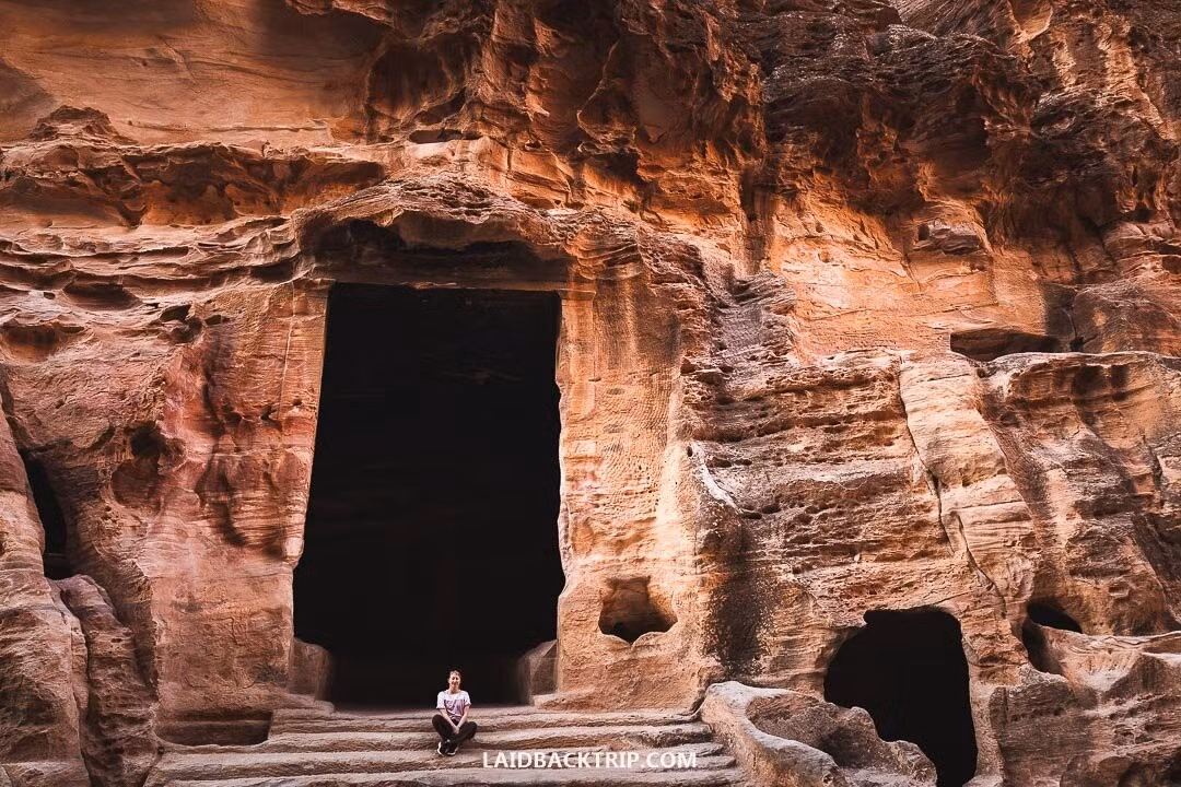  Ít đông đúc hơn Petra Lớn. Khung cảnh yên tĩnh hơn rất nhiều, thích hợp khám phá. Ảnh: ancientjordan.com.