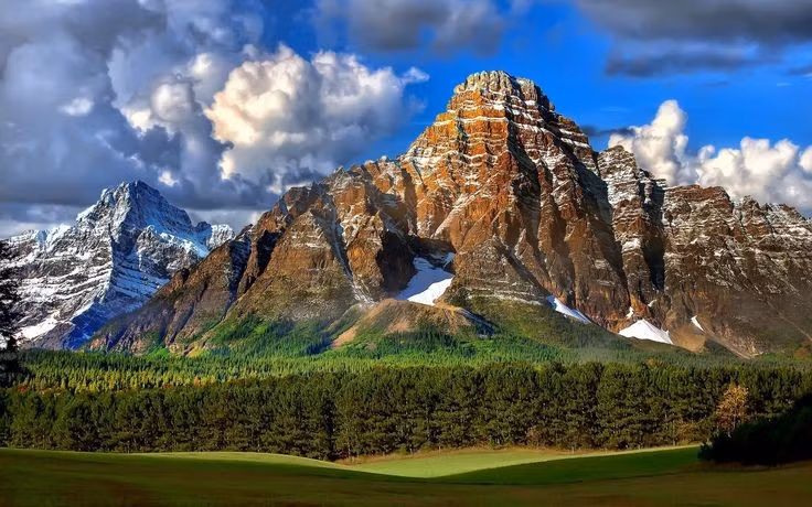  2. Là một phần của hệ thống Cordillera. Rockies là một phần của vành đai núi lớn chạy dọc bờ Tây châu Mỹ, cùng với Andes và Sierra Nevada. Ảnh: Pinterest.