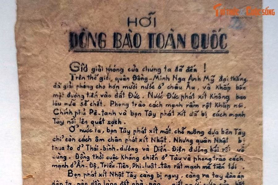 Truyền đơn của Mặt trận Việt Minh kêu gọi đồng bảo khởi nghĩa giành chính quyền, năm 1945.
