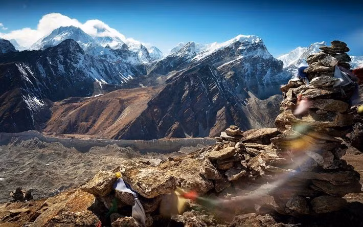  4. Là nơi khởi nguồn của nhiều con sông lớn. Himalaya là nguồn nước của sông Hằng, sông Ấn, sông Brahmaputra và nhiều hệ thống sông băng quan trọng. Ảnh: Pinterest.