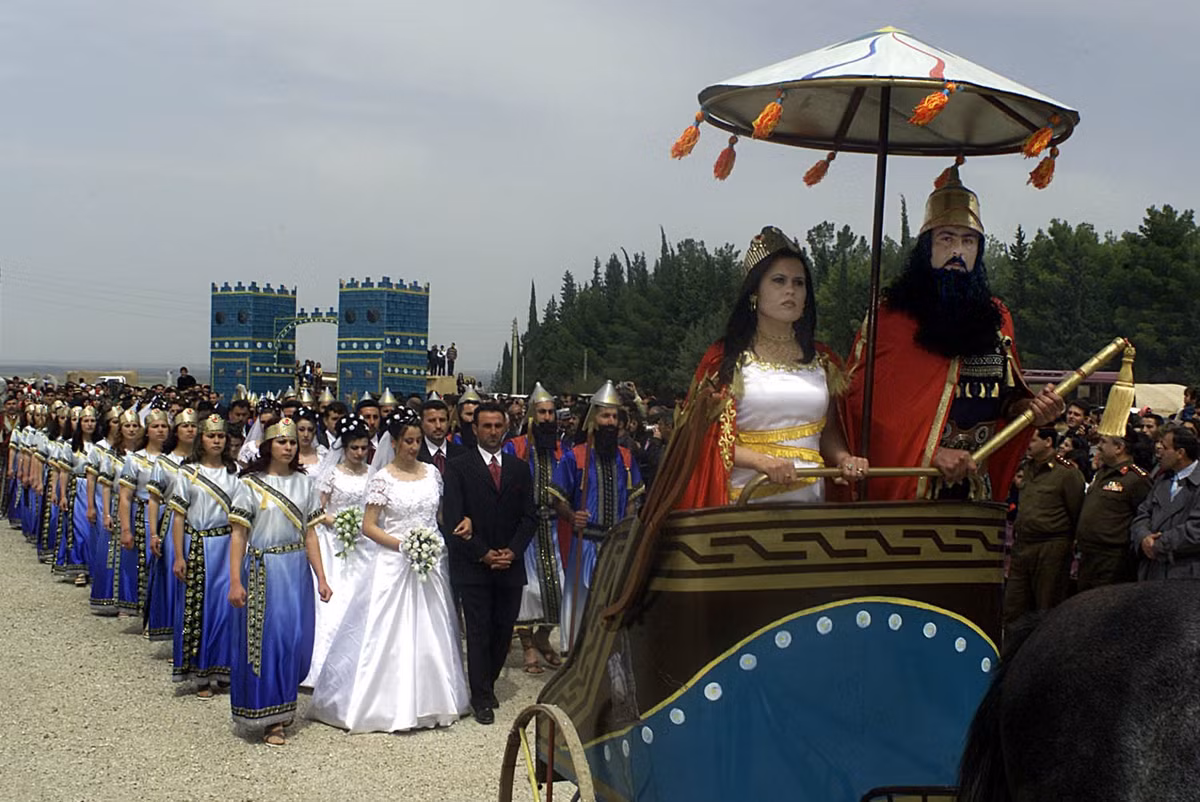  Ngày Akitu – lễ mừng năm mới Assyria – có nguồn gốc từ thời Babylon và Assyria cổ. Ngày này đánh dấu mùa xuân và được tổ chức rộn ràng ở nhiều nơi có cộng đồng Assyria sinh sống. Ảnh: ajammc.com.