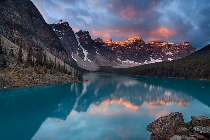  4. Là nơi khởi nguồn của nhiều con sông lớn. Sông Colorado, Missouri và Arkansas đều bắt nguồn từ các dãy núi thuộc Rockies. Ảnh: Pinterest.
