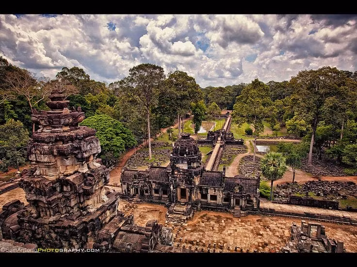  6. Trung tâm chính trị – tôn giáo. Angkor Thom không chỉ là nơi ở của hoàng gia mà còn là trung tâm quyền lực và tín ngưỡng của cả đế chế. Ảnh: Pinterest.