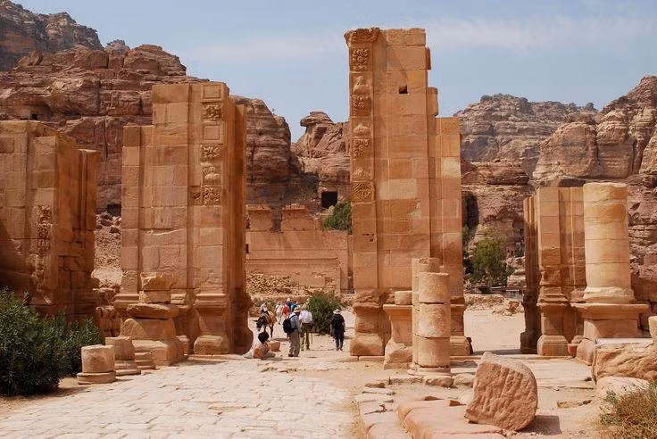  Petra có hệ thống dẫn nước rất phức tạp. Người Nabataean xây máng, đập và ống dẫn để điều tiết nước mưa ở thành phố này. Ảnh: Pinterest.