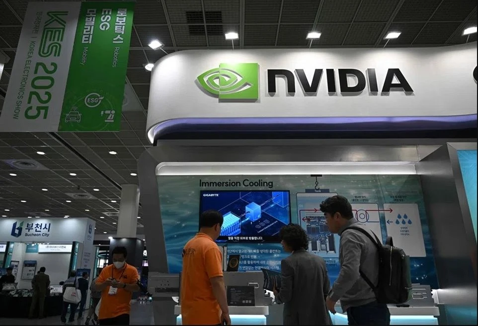 Vì sao Trung Quốc dè chừng chip H200 dù Mỹ đã nới lỏng?