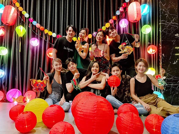 Mai Phương Thúy vui vẻ đón trung thu bên Noo Phước Thịnh