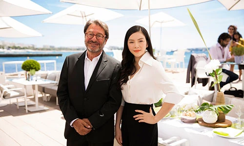 Sau loạt váy “khủng”, Lý Nhã Kỳ giản dị với sơ mi tại Cannes