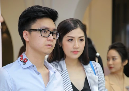 Tú Anh lần đầu xuất hiện bên chồng sắp cưới