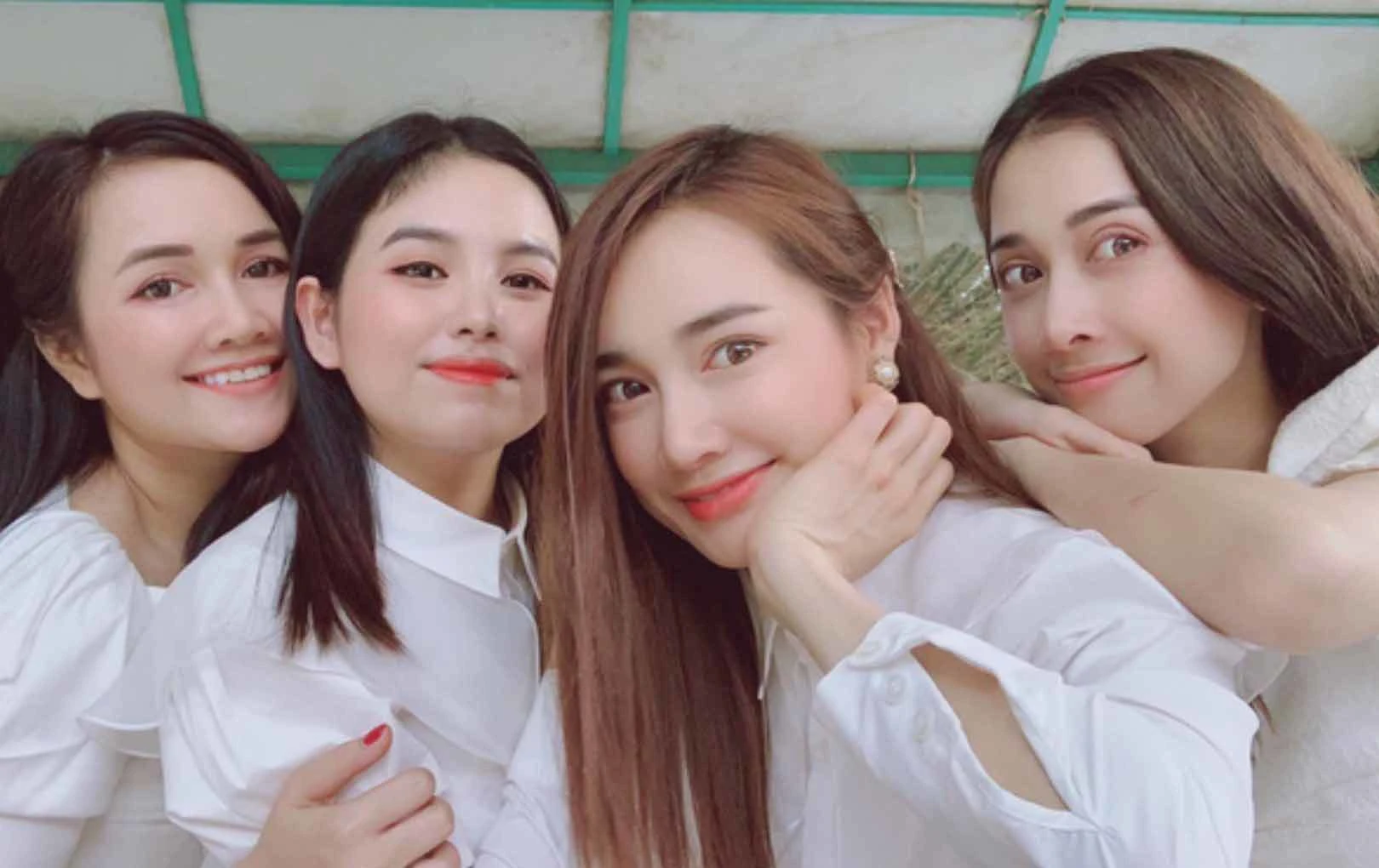 Đẳng cấp nhan sắc chị em Nhã Phương: “Nhà có 5 nàng tiên”