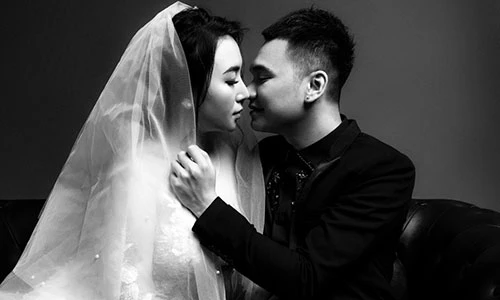 Ngắm ảnh cưới đen trắng của Khắc Việt và vợ DJ