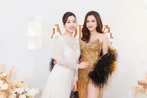 Đỗ Mỹ Linh đẹp rạng ngời đến chúc mừng Hoa hậu Đỗ Thị Hà