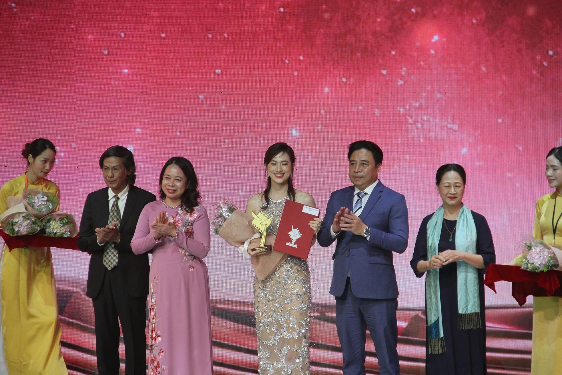 “Mai” thắng lớn tại giải Cánh diều 2024, Trấn Thành vắng mặt