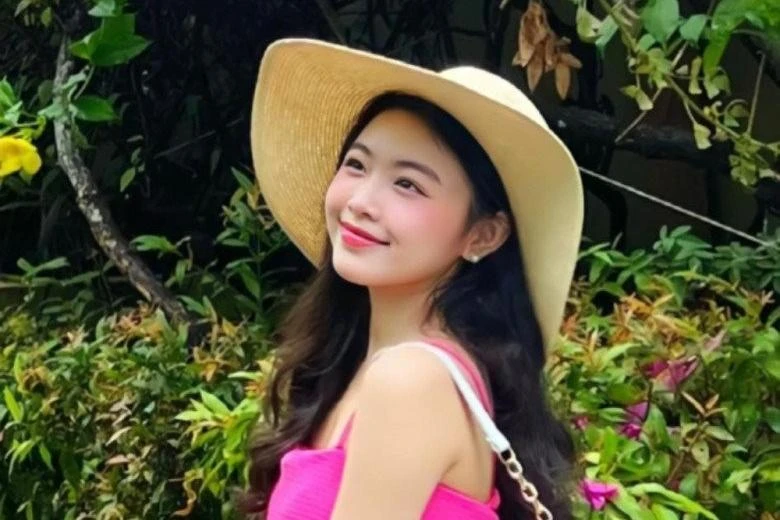 Con gái Quyền Linh đến trường: Xinh nhất nhì lớp, cao hơn bạn bè