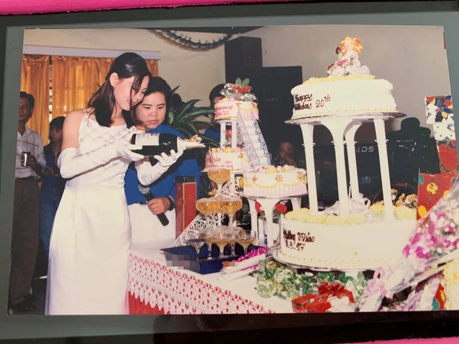 Thanh Thảo khoe ảnh sinh nhật 20 tuổi tổ chức như lễ cưới