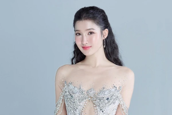 Phương Nhi hóa “công chúa” với váy dạ hội cho chung kết Miss International