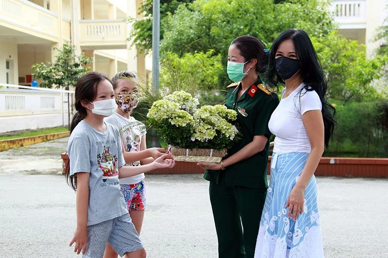 Hồng Nhung và hai con trở về nhà, kết thúc 14 ngày cách ly