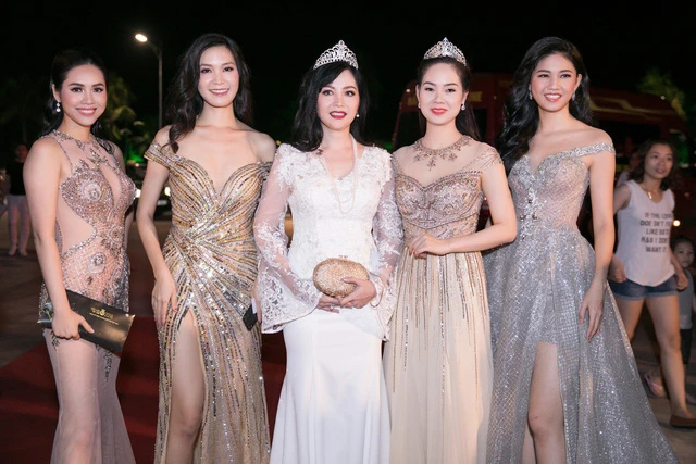 Dàn Hoa hậu Việt Nam lộng lẫy hội tụ trong đêm Gala 30 năm