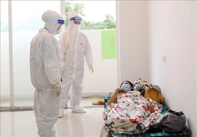 Sổ tay điều trị COVID-19: F0 nhẹ cần làm gì?